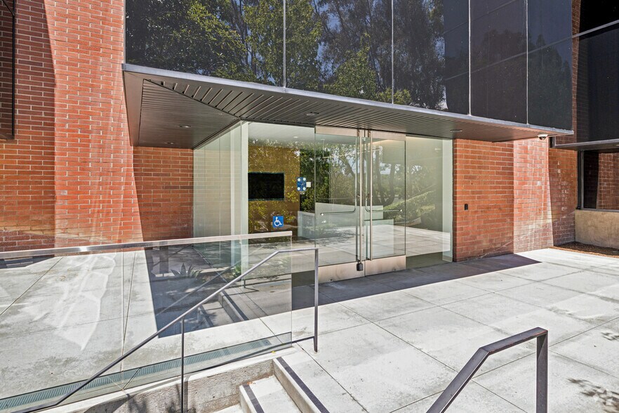 More Photos Of 2220 N University Dr, Newport Beach Office For Lease