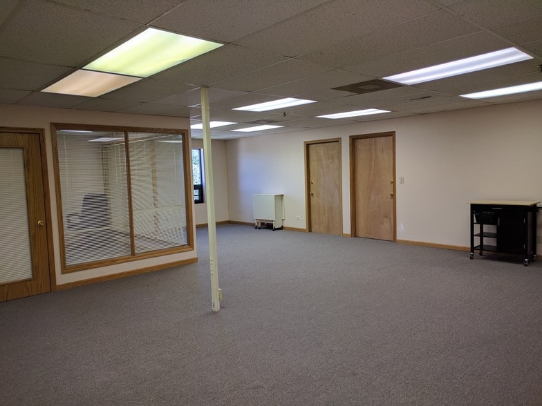 More Photos Of 400 N Schmidt Rd, Bolingbrook Office For Lease