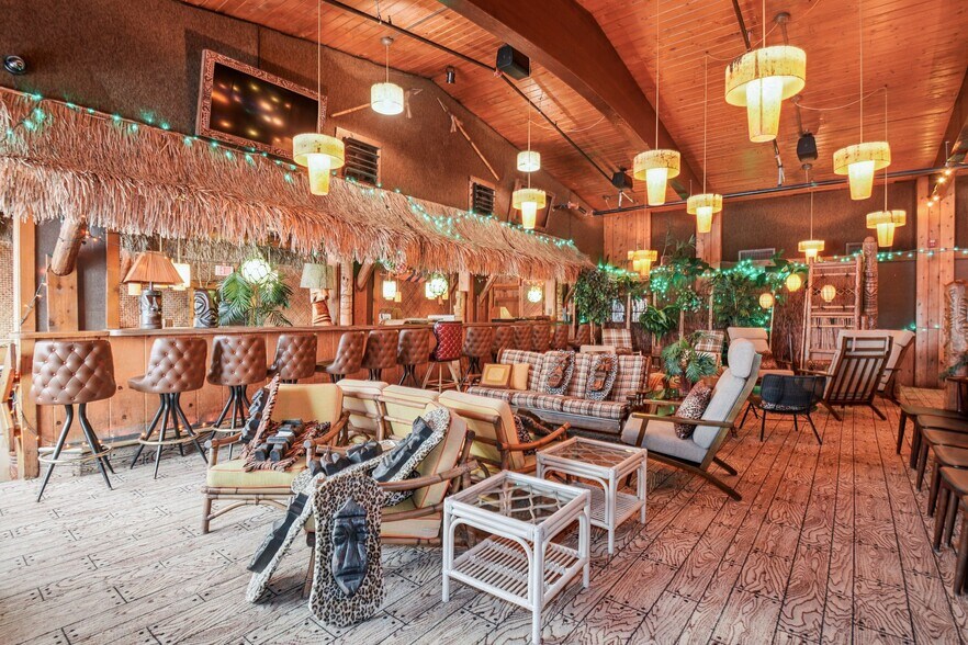 More Photos Of 1900 & 1924 Marshall St NE, Minneapolis Restaurant For Lease