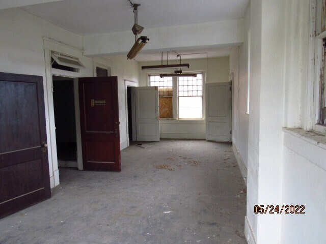 More Photos Of 301 N Washington St, Ardmore Distribution For Sale