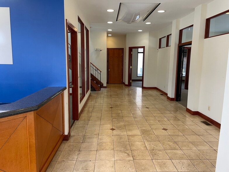 More Photos Of 2401 York Rd, Timonium Medical For Sale