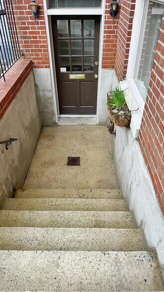 More Photos Of 116-120 Record St, Frederick Office Residential For Lease