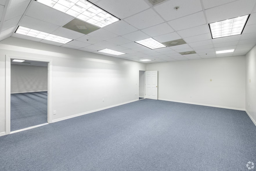 More Photos Of 2401 1st St, Fort Myers Loft Creative Space For Lease