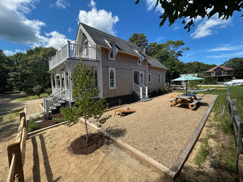 More Photos Of 9 Brunswick Ave, Vineyard Haven Specialty For Sale