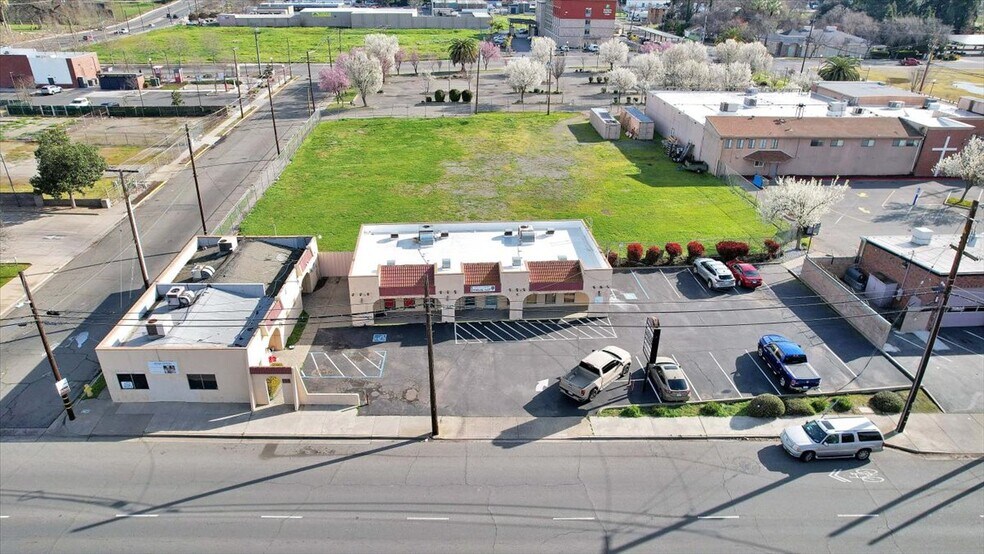Primary Photo Of 525 Plumas St, Yuba City Storefront For Sale