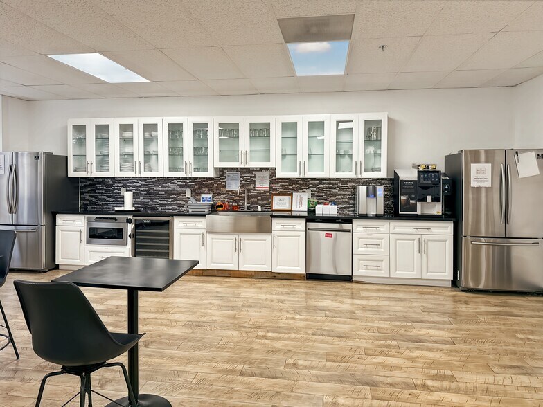 More Photos Of 901 W Civic Center Dr, Santa Ana Coworking Space