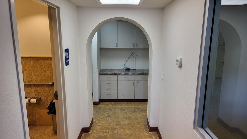 More Photos Of 1825 E Flamingo Rd, Las Vegas Office For Sale