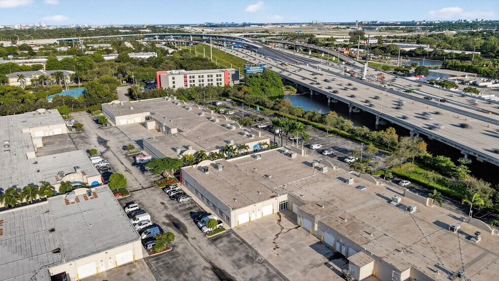 More Photos Of 2800 W State Road 84, Fort Lauderdale Showroom For Lease