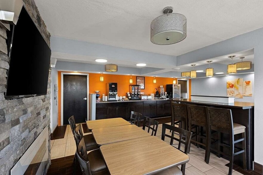 More Photos Of 3670 Roy Messer Hwy, White Pine Hotel For Sale