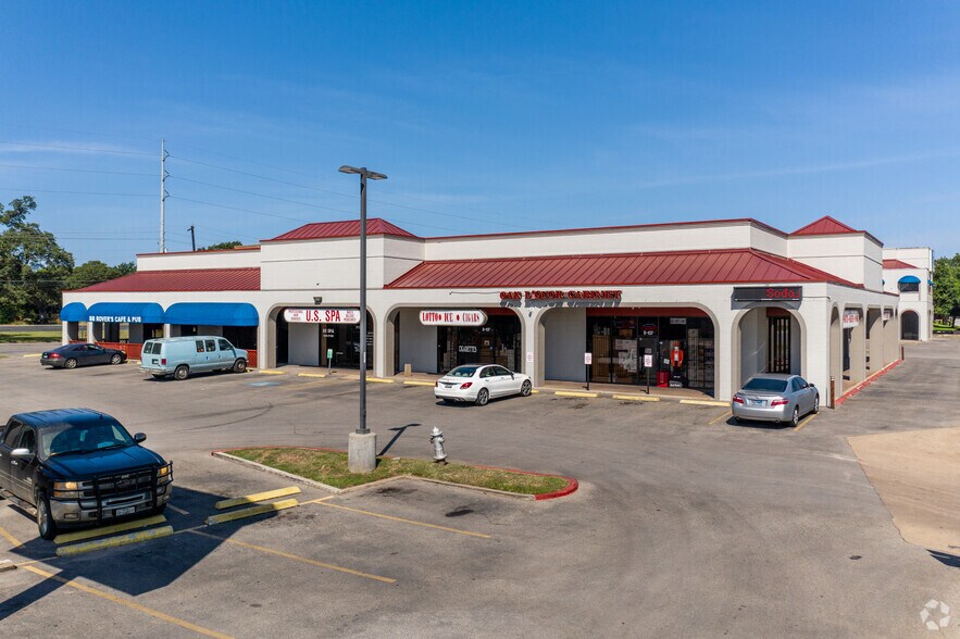 More Photos Of 12636 Research Blvd, Austin Unknown For Lease