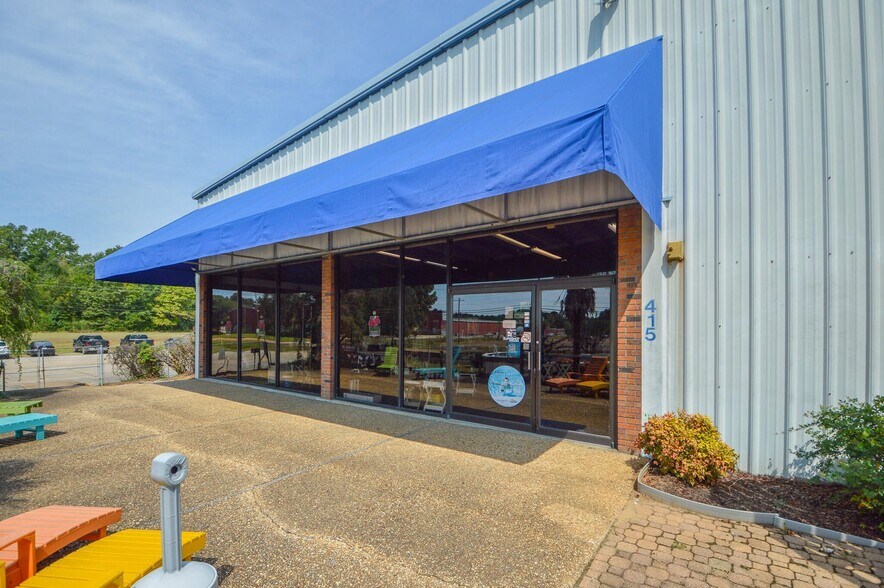More Photos Of 415 Wilkins Wise Rd, Columbus Showroom For Sale