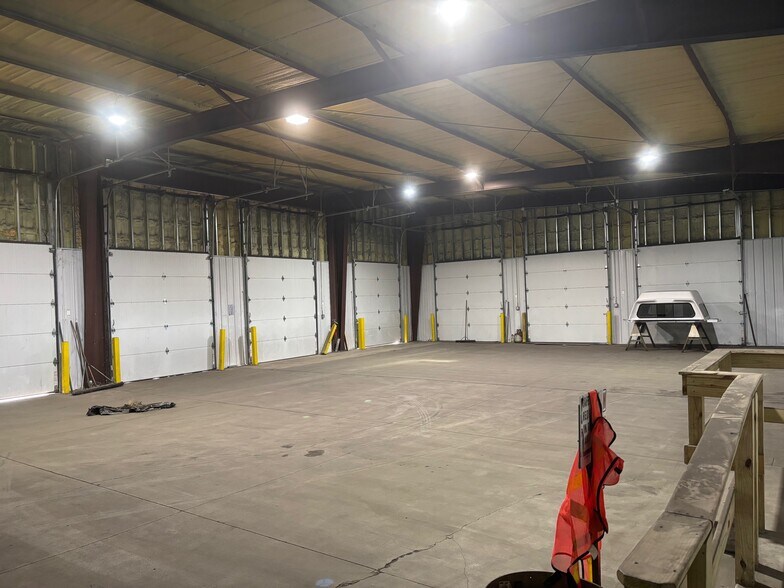 More Photos Of 4915 E Colonville Rd, Clare Warehouse For Lease