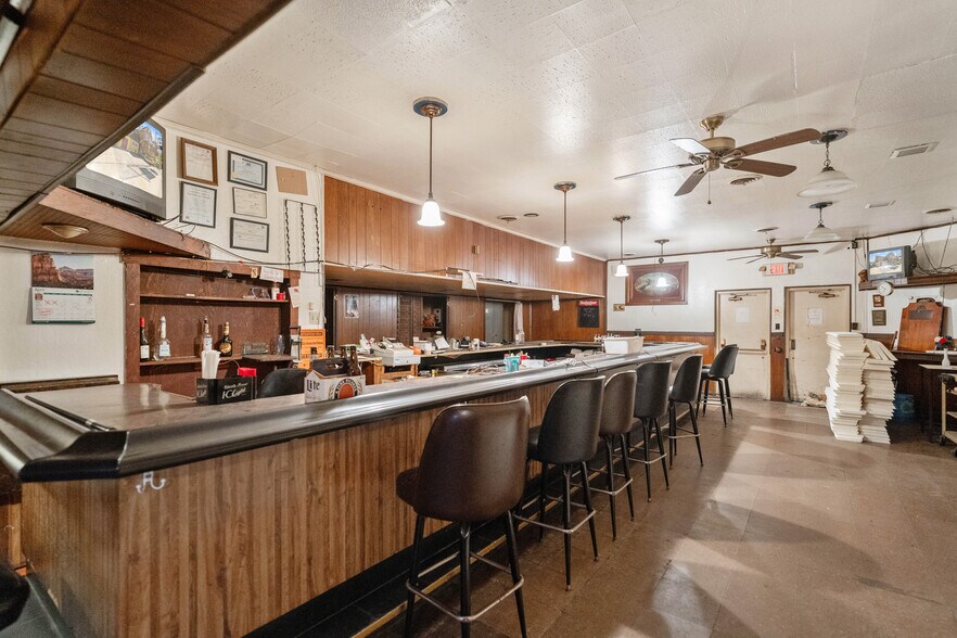 More Photos Of 1098 Duss Ave, Ambridge Restaurant For Sale