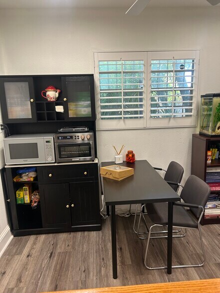 More Photos Of 902 N Armenia Ave, Tampa Office For Sale