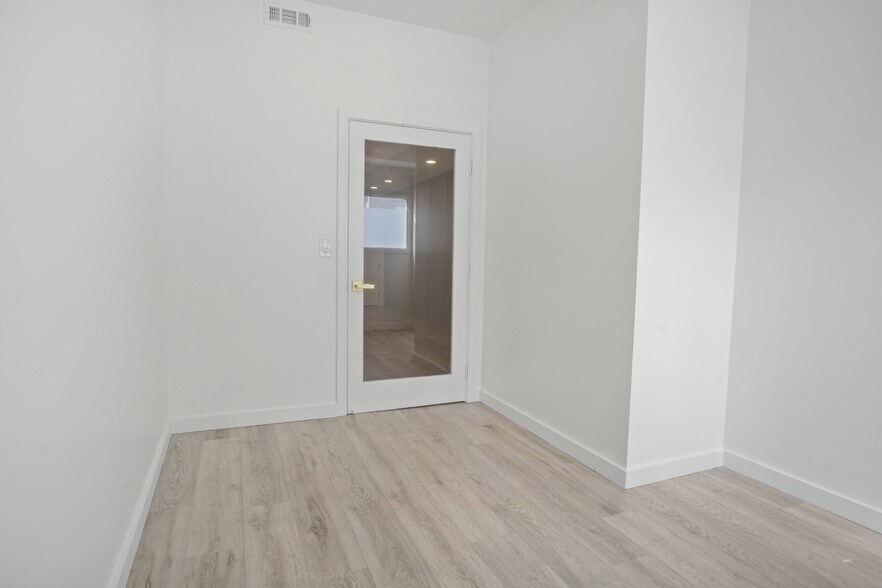 More Photos Of 2535 Kettner Blvd, San Diego Office Residential For Sale