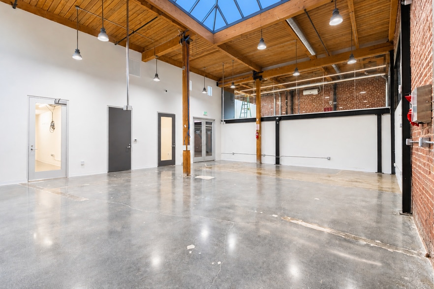 More Photos Of 75 14th St, San Francisco Light Distribution For Sale