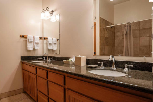 More Photos Of 41 Lakeshore Dr, Sagle Hotel For Sale