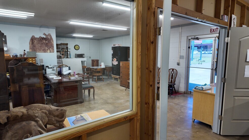 More Photos Of 5467 N Main St, Joplin Freestanding For Sale