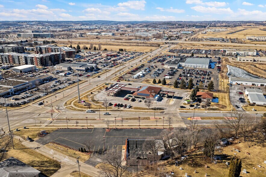 More Photos Of 3415 Parmenter St, Middleton Auto Dealership For Sale