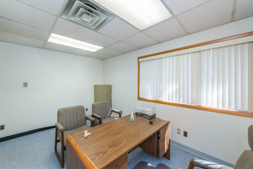 More Photos Of 125 Newton Sparta Rd, Newton Office For Lease