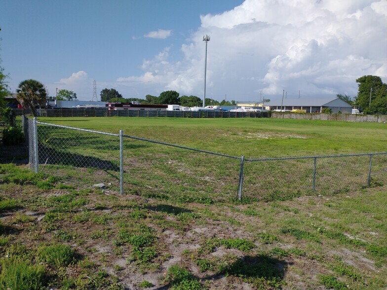 More Photos Of 8825 Ulmerton Rd, Largo Land For Lease