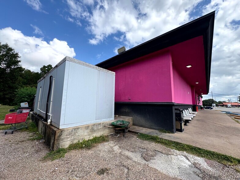 More Photos Of 4180 Pinkston St, Beaumont Bowling Alley For Sale