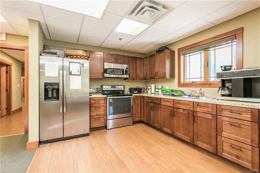 More Photos Of 4488 Onondaga Blvd, Syracuse Office For Sale