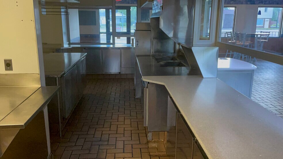 More Photos Of 17431 Dix Rd, Melvindale Fast Food For Lease