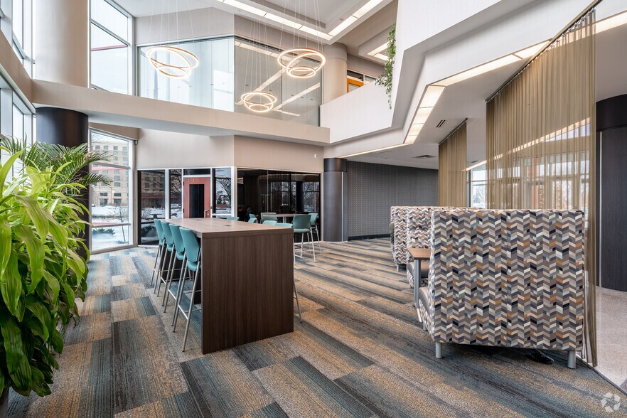 More Photos Of 6160 N Summit Dr, Brooklyn Center Office For Lease