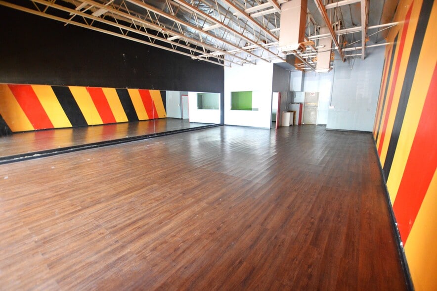 More Photos Of 630-678 W Base Line Rd, Rialto Unknown For Lease