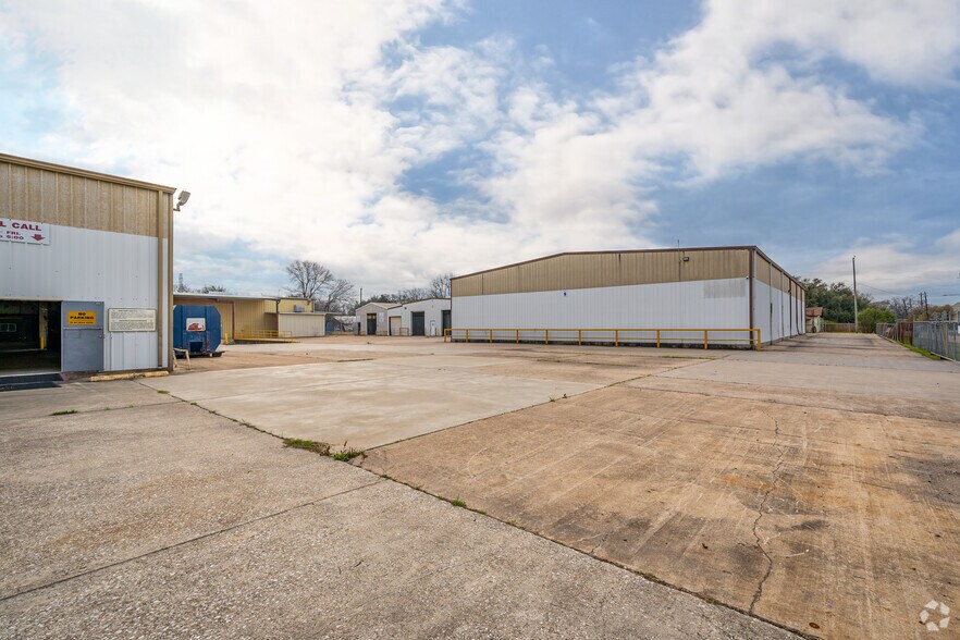 More Photos Of 1305 W Jackson Ave, Pasadena Manufacturing For Lease