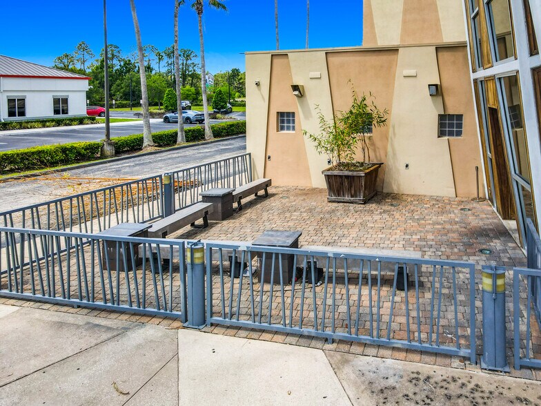More Photos Of 220 N Williamson Blvd, Ormond Beach Restaurant For Sale