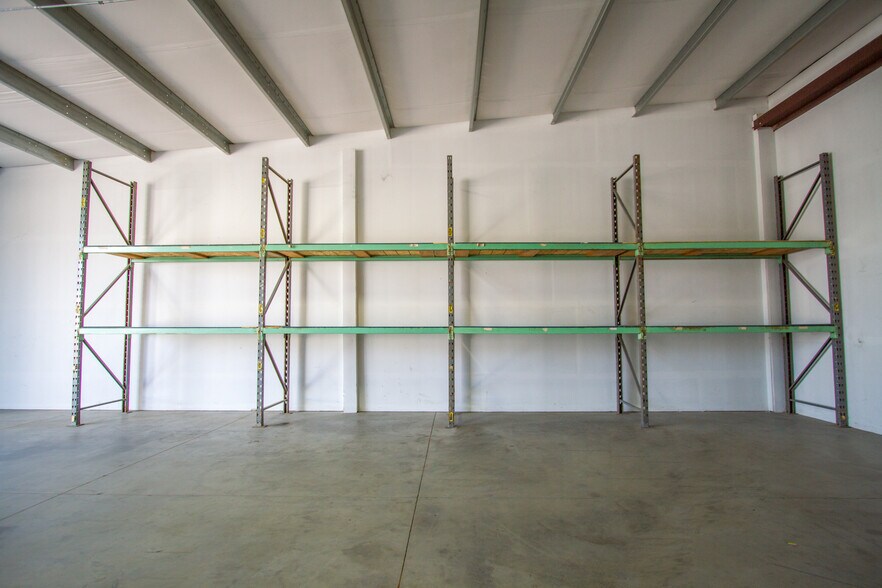 More Photos Of 1831 Golden State Ave, Bakersfield Self Storage For Lease