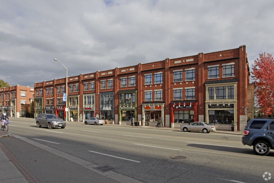 More Photos Of 165 Lakeshore Rd E, Mississauga Apartments For Lease
