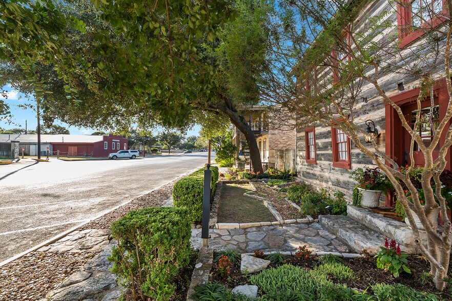 More Photos Of 104 E Austin St, Fredericksburg Storefront Retail Residential For Sale