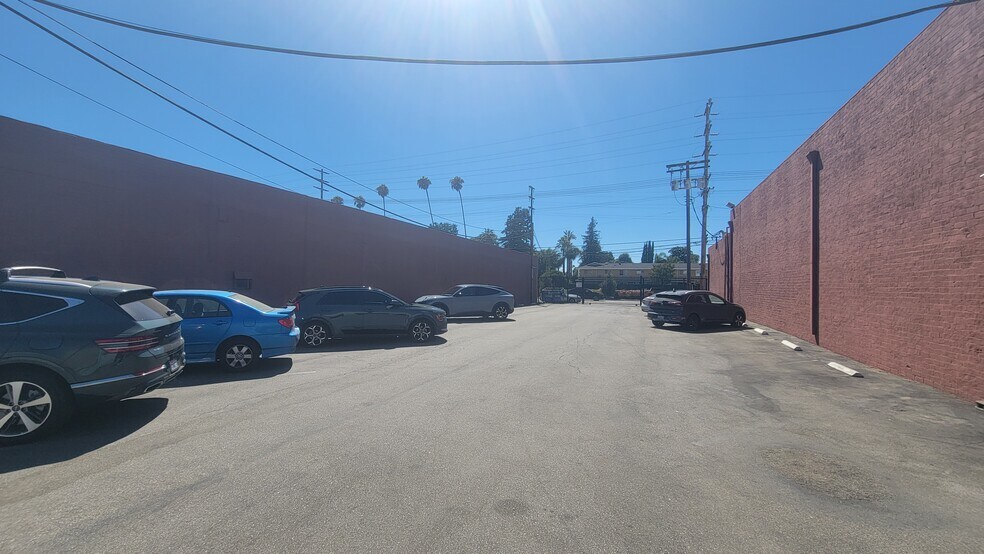 More Photos Of 4716 Vineland Ave, North Hollywood Loft Creative Space For Lease