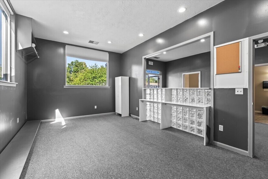 More Photos Of 90 Cross St, Layton Freestanding For Sale