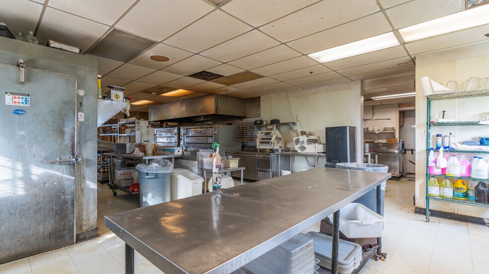 More Photos Of 1815 Bagnell Dam Blvd, Lake Ozark Restaurant For Sale