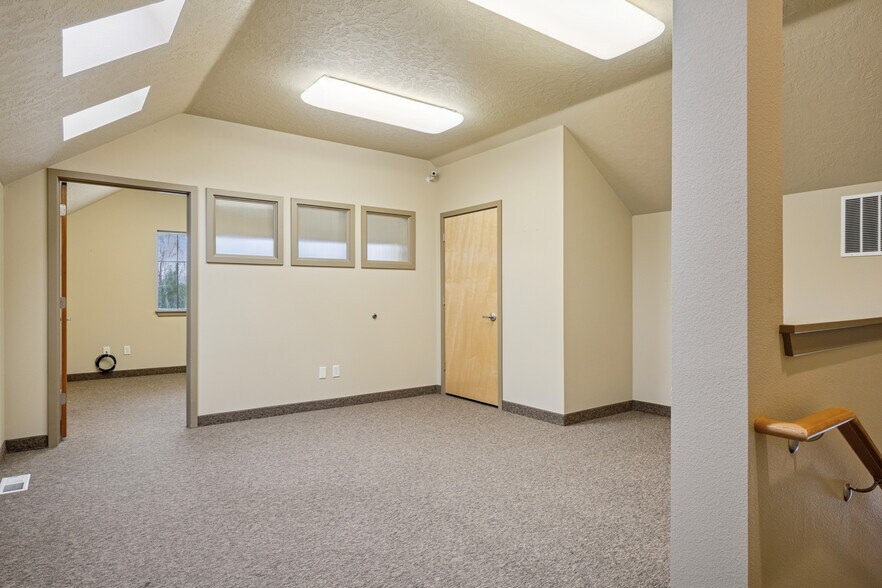 More Photos Of 1093 E Iron Eagle Dr, Eagle Medical For Lease