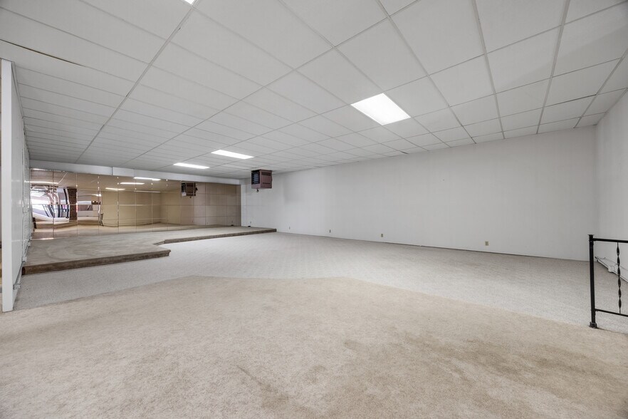 More Photos Of 121 W 5th St, Tipton Showroom For Sale