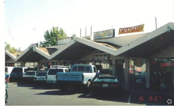 More Photos Of 8219-8229 Canoga Ave, Canoga Park General Retail For Lease