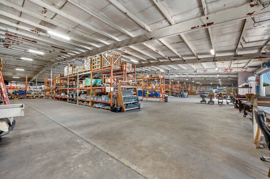 More Photos Of 5115 Frontage Rd N, Lakeland Manufacturing For Sale