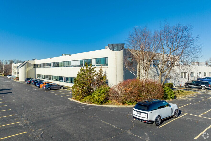 Primary Photo Of 535 Broadhollow Rd, Melville Coworking Space