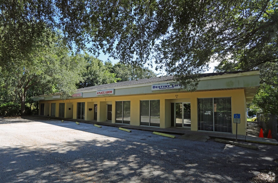 More Photos Of 221 Pauls Dr, Brandon Loft Creative Space For Lease
