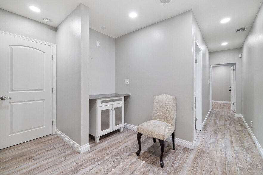 More Photos Of 5709 E Beverly Blvd, Los Angeles Office Residential For Lease