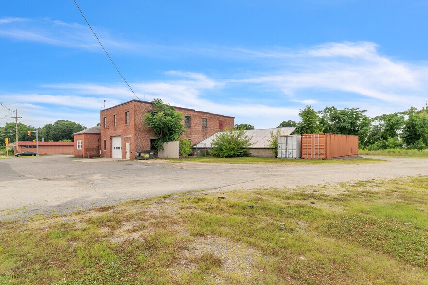 More Photos Of 2019 Bridge St, Three Rivers General Retail For Sale