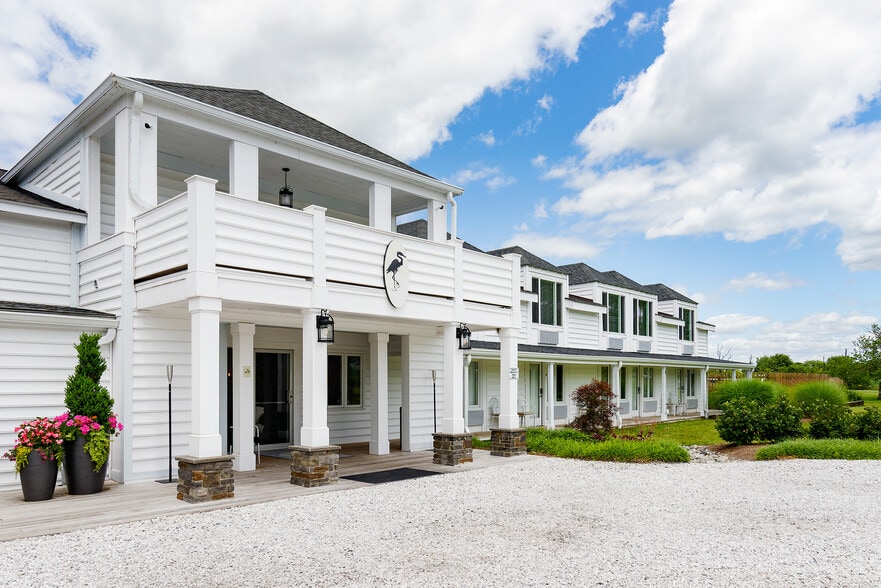 Primary Photo Of 21384 Coopertown Rd, Tilghman Hotel For Sale