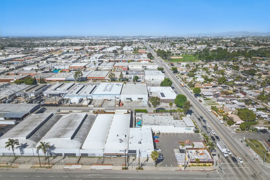 More Photos Of 12819 Main St, Los Angeles Warehouse For Sale