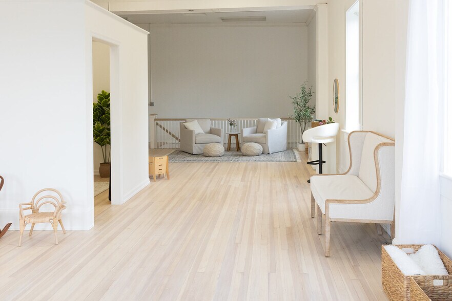 More Photos Of 53 E Lee St, Warrenton Storefront Retail Office For Sale