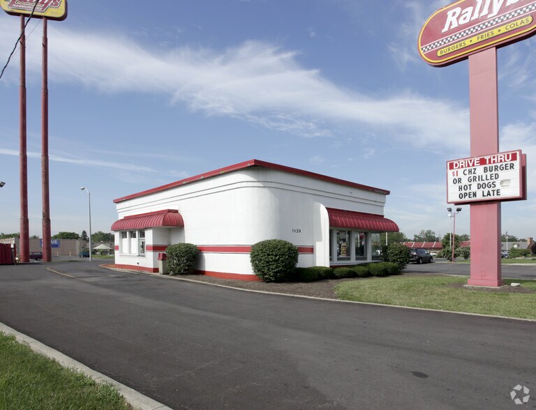 Primary Photo Of 1939 Stringtown Rd, Grove City Fast Food For Lease